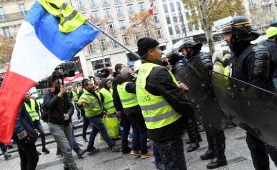 Champs-Elysées : les Gilets jaunes bravent Paris - INFOSPLUS