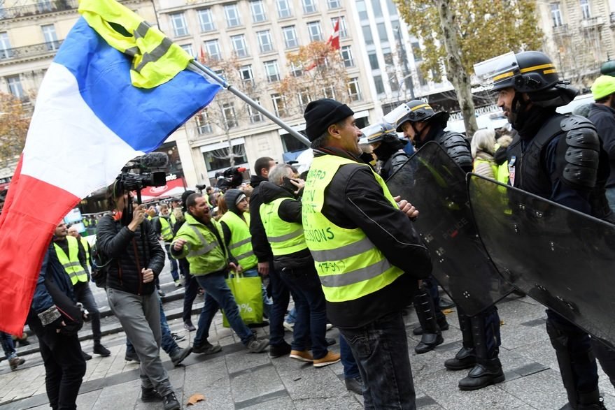 Champs Elysées Les Gilets Jaunes Bravent Paris Infosplus