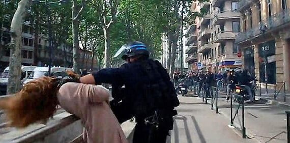 Gérald Darmanin affiche un soutien inconditionnel aux policiers