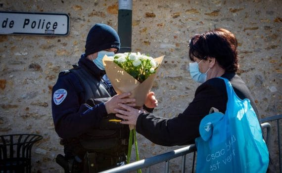 Attaque terroriste de Rambouillet : de nombreuses questions soulevées en France