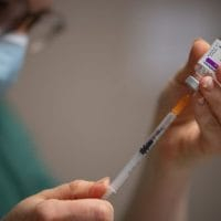 Côtes-d'Armor : enquête ouverte après le décès d'un quadragénaire vacciné AstraZeneca Côtes-d'Armor : enquête ouverte après le décès d'un quadragénaire vacciné AstraZeneca