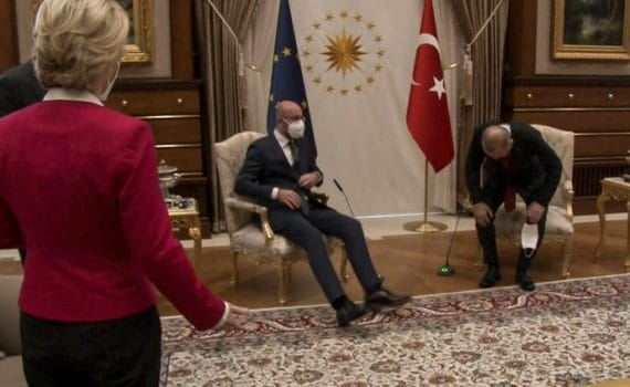 Ursula von der Leyen obligée de se mettre en retrait