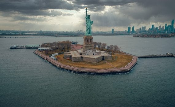 La démocratie française menacée par les extrémismes radicaux de tous bords