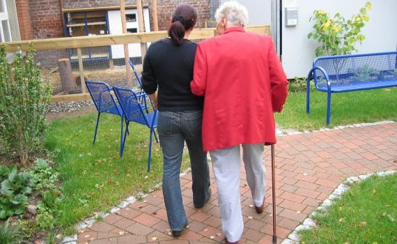 Alzheimer : terrible maladie neurodégénérative du tissu cérébral - INFOSPLUS