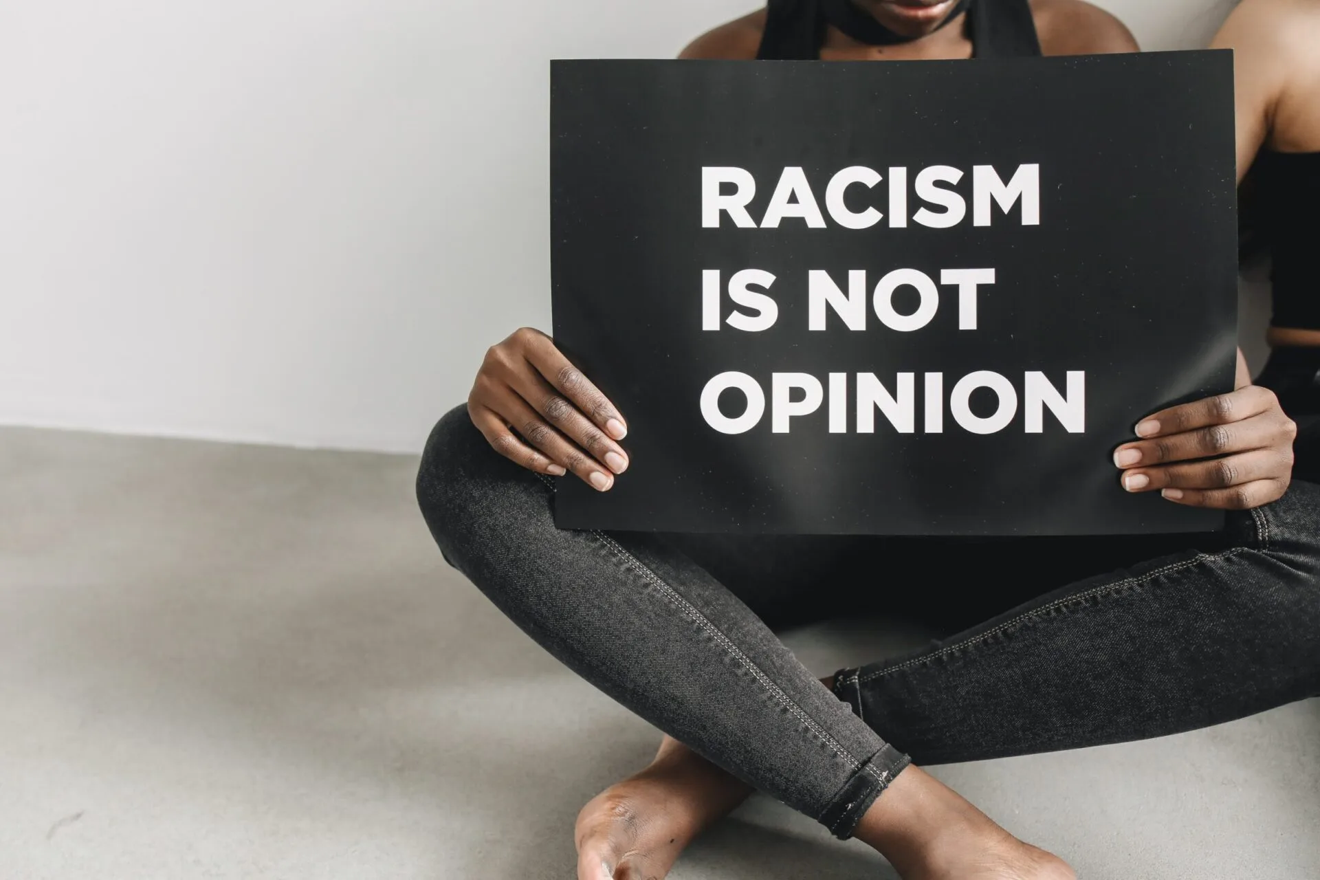 Racisme : brisons ses chaînes par l'unité et la compréhension Racisme : brisons ses chaînes par l'unité et la compréhension