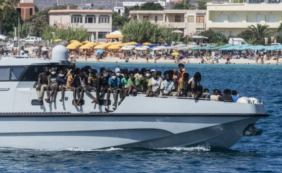 Lampedusa est prise d’assaut par des milliers de migrants
