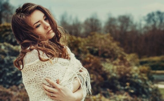 Je me perds dans le regard doux et nuit de tes yeux