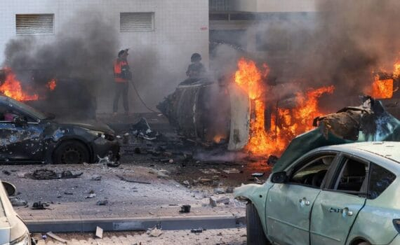 La diplomatie française trahie par de faibles opportunistes