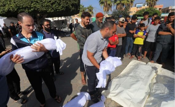 Le Holocauste à Gaza : Des martyrs dans de nouveaux massacres pendant le 34e jour de l’agression sioniste