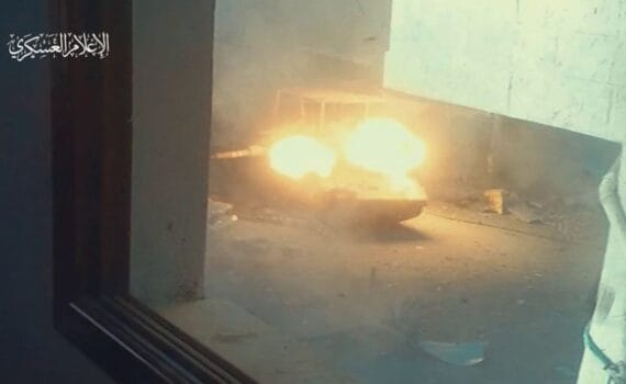 Al-Qassam bombarde Tel Aviv et la résistance mène des combats d’héroïsme face aux soldats néonazis sionistes à Gaza