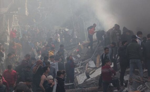 Le génocide des Néonazis-sionistes se poursuit contre les Gazaouis pour le 72e jour