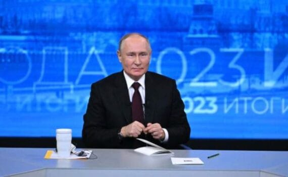 Poutine annonce vouloir coopérer avec la France