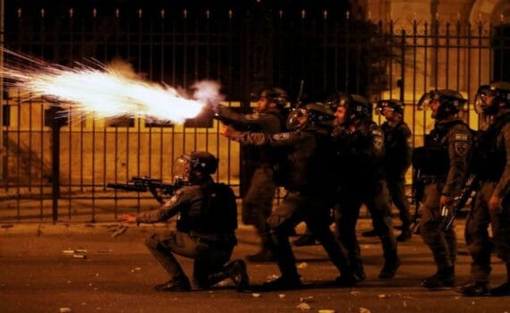 Blessés et arrestations lors d’une campagne massive de raids menée par l’occupation en Cisjordanie