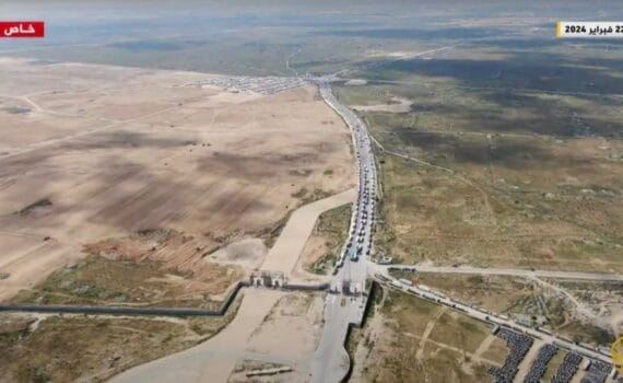 La famine ravage les habitants de Gaza et des milliers de camions s’entassent à proximité