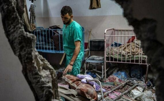 Khan Younis – CPI Les forces d’occupation nazie sioniste continuent de transformer le complexe médical Nasser, à Khan Younis en caserne militaire, après l’avoir mis hors service et y avoir arrêté des dizaines de membres du personnel médical et de patients.