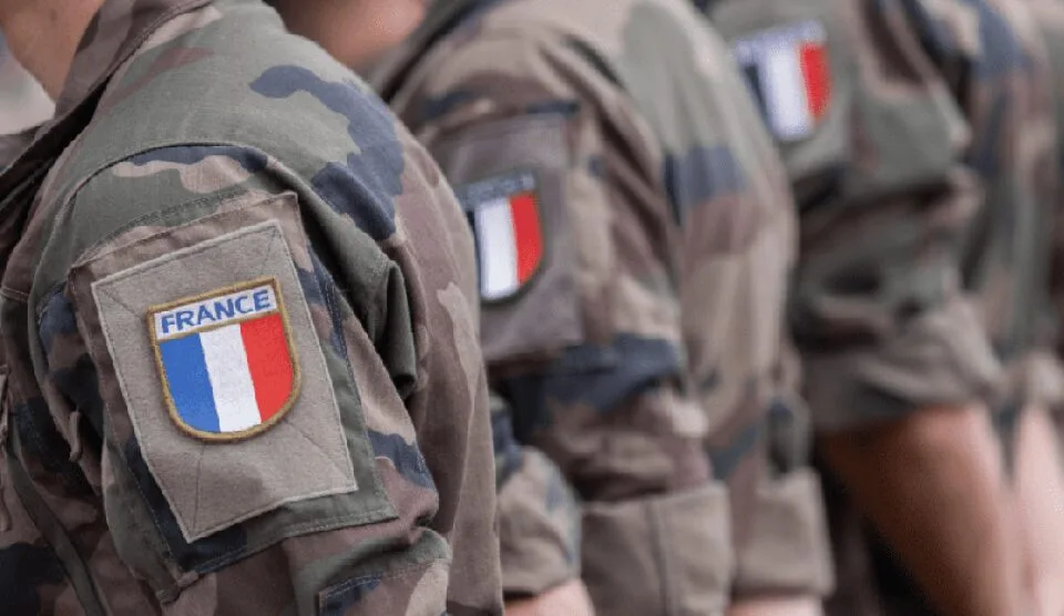Appel de 12 généraux et personnalités contre les menaces de guerre de Macron