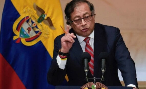 Le président colombien qualifie le massacre de farine d’« Holocauste » et met fin à l’achat d’armes israéliennes