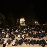 45 000 fidèles effectuent les prières d’Al-Icha et de Tarawih à la mosquée Al-Aqsa