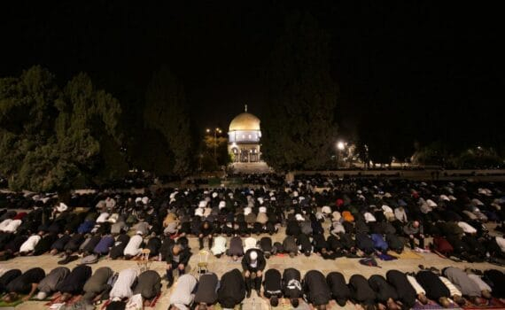 45 000 fidèles effectuent les prières d’Al-Icha et de Tarawih à la mosquée Al-Aqsa