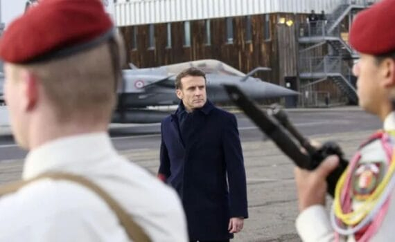 Qui conseille le chef de guerre au sommet de l’État français ?