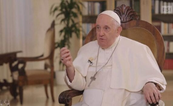 Le Pape François a irrité l’Ukraine: «Le plus fort est celui qui a le courage du drapeau blanc»