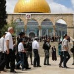Des centaines de colons prennent d’assaut les cours d’Al-Aqsa au 3e jour de la Pâque juive. Des centaines de colons prennent d’assaut les cours d’Al-Aqsa au 3e jour de la Pâque juive.