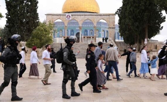 Des dizaines de colons extrémistes profanent les cours saintes d’Al-Aqsa
