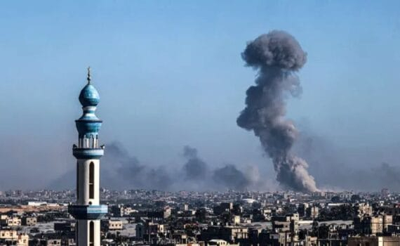 Le Qatar condamne le bombardement de Rafah et appelle à une action internationale urgente pour empêcher son invasion