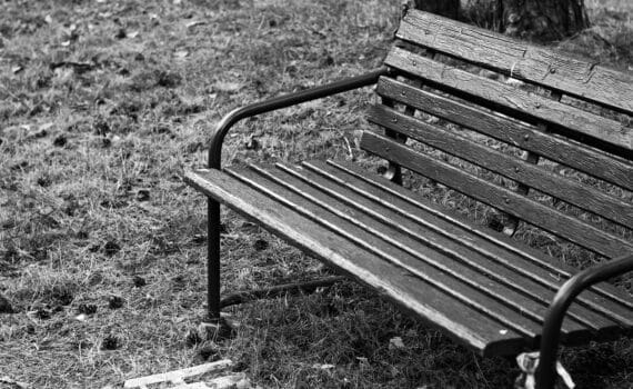 Comment vivre l'éloignement d'amis laissés après un changement de région