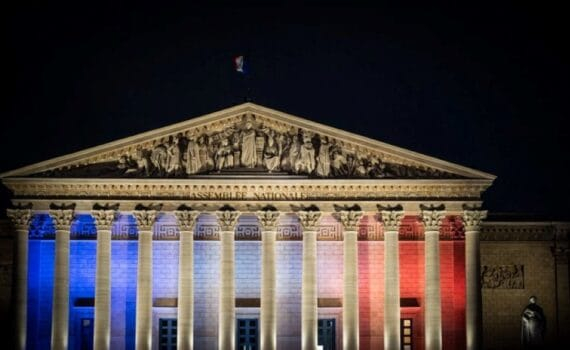 La Dissolution de l'Assemblée Nationale par Emmanuel Macron le 9 Juin 2024 : Analyse et Conséquences
