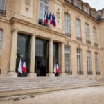 Comprendre l'Article 16 de la Constitution Française : Les Pouvoirs du Président Comprendre l'Article 16 de la Constitution française : Les Pouvoirs du Président