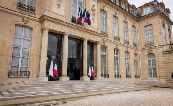 Comprendre l'Article 16 de la Constitution française : Les Pouvoirs du Président