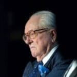 Jean-Marie Le Pen : Fondateur du parti politique Front National et homme politique controversé