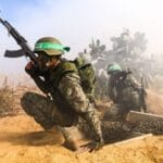 Al-Qassam fait exploser l’entrée d’un tunnel contre une force sioniste à Khan Younès Al-Qassam fait exploser l’entrée d’un tunnel contre une force sioniste à Khan Younès