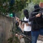 La Cisjordanie en feu alors que la résistance fait face à une vaste offensive de l’ennemi sioniste La Cisjordanie en feu alors que la résistance fait face à une vaste offensive de l’ennemi sioniste.