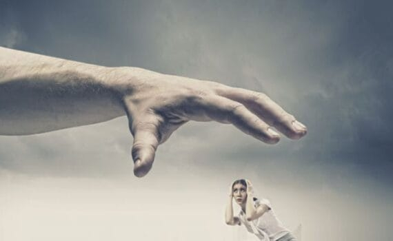 Comprendre le pervers narcissique : un prédateur manipulateur
