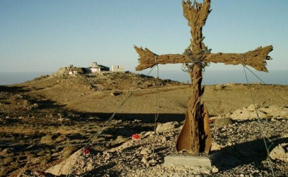 Mont Hermon : les forces d’occupation israéliennes ont détruit une croix chrétienne vieille de plusieurs décennies au sommet de Jabal al-Sheikh