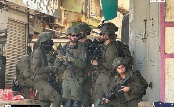 CISJORDANIE - Un résistant palestinien humilie l'armée d’occupation « nazisioniste