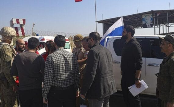 Hmeimim : des milliers de réfugiés civils Alaouites et Chrétiens sont toujours dans la base russe