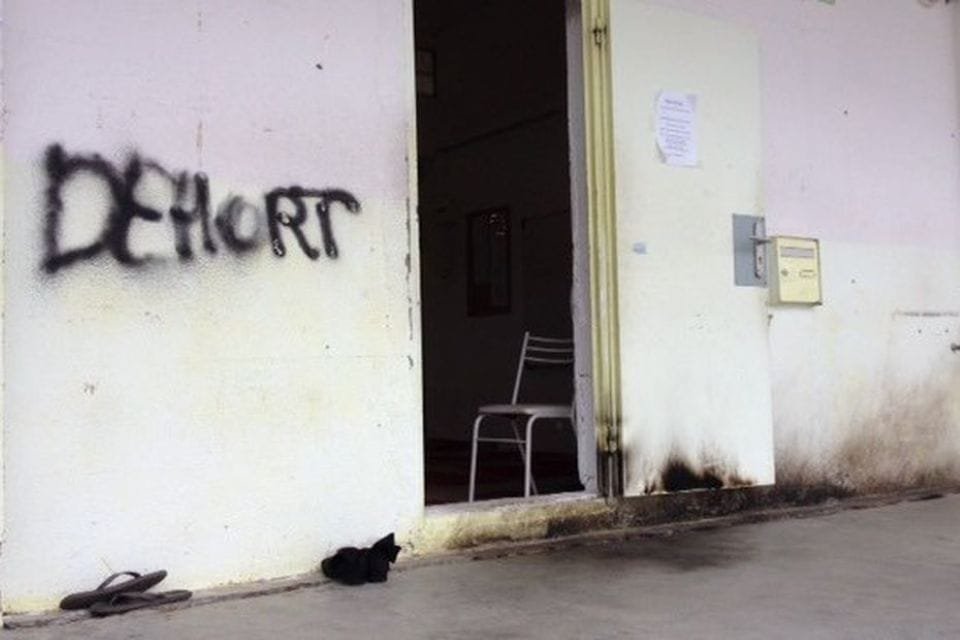 En Moselle, une mosquée a été vandalisée : Croix gammées, tapis de prières arrachés, mobiliers retournés