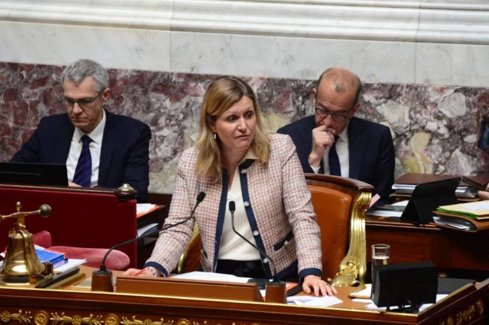 Sanctionnée pour une minute de silence au pays de la déclaration des Droits de l’homme