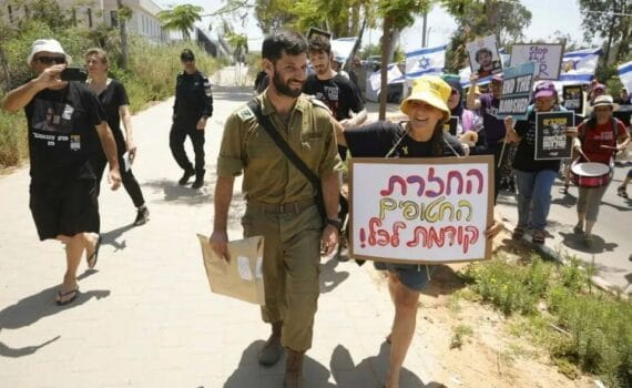 Journal Haaretz : Un officier de l'armée israélienne emprisonné pour avoir refusé de servir