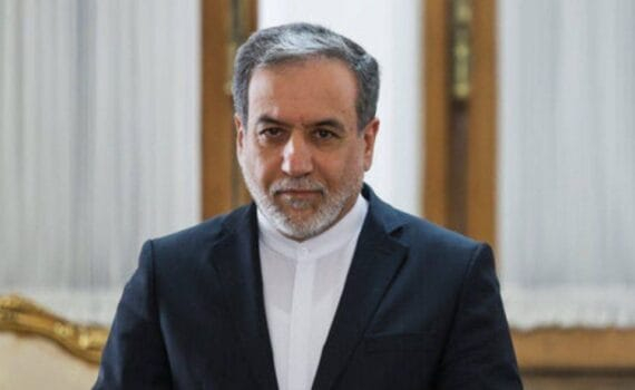 Le ministre iranien des Affaires étrangères Abbas Araghchi s’exprime