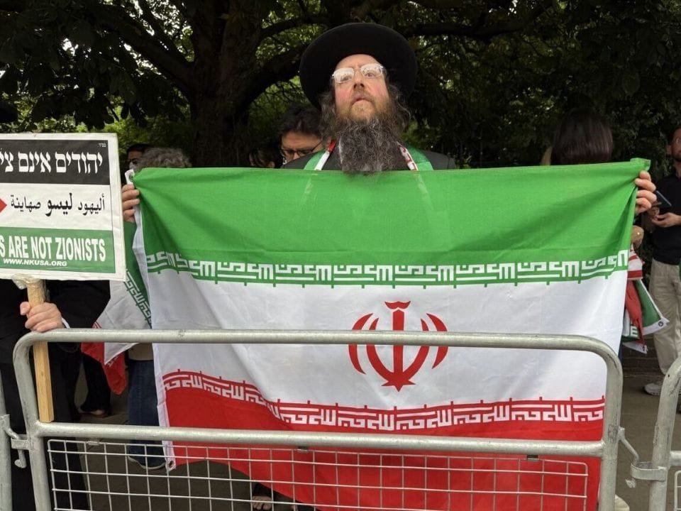 Rabbins juifs vivant à Londres : Nous condamnons l'agression israélienne et nous soutenons le gouvernement et le peuple iraniens
