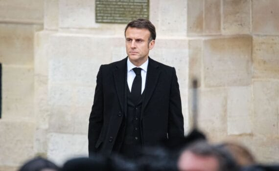 Emmanuel Macron se doit de partir dans l'intérêt de la France