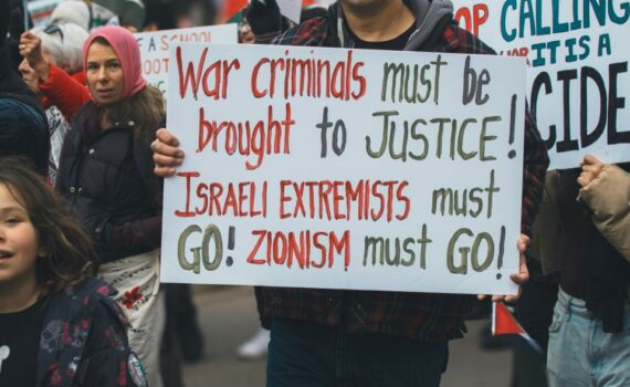 Affaire Epstein : au sein des scandales et des injustices sociales, les responsables demeurent souvent dissimulés derrière le poids du pouvoir et échappent ainsi à toute forme de sanction