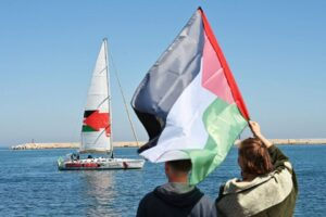 Un journaliste italien (Alessandro Mantovani) raconte qu'il a été déshabillé, attaché et frappé après que les forces israéliennes ont attaqué la flottille d'aide à Gaza